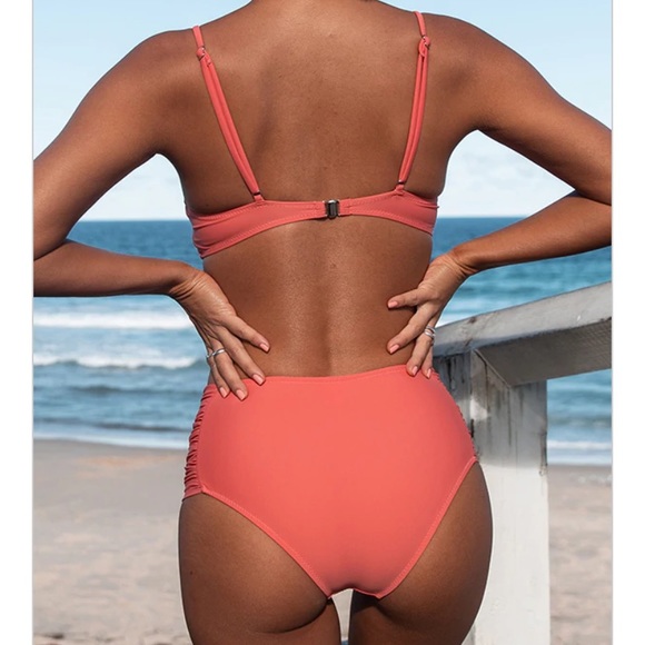 Women’s S pink twist front ruched side bikini set - Picture 4 of 5